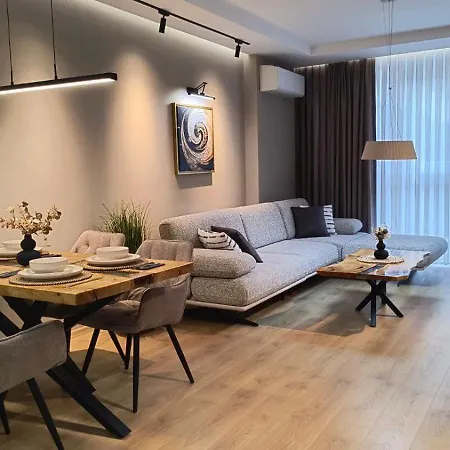 Megan In Chantrer With Garage Apartman Burgasz